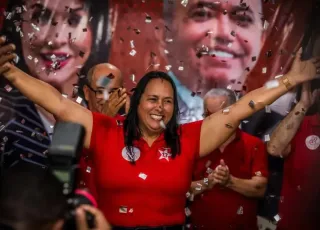 Pesquisa mostra liderança da Professora Vaninha(PT) na corrida pela prefeitura de Caravelas