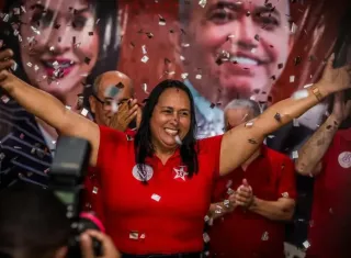 Pesquisa mostra liderança da Professora Vaninha(PT) na corrida pela prefeitura de Caravelas