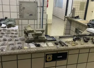 PETO da 87ª CIPM prende foragidos da Justiça e apreende drogas, armas e adolescente em Teixeira de Freitas