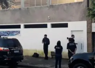 PF cumpre mandados de busca na casa do prefeito de Candeias