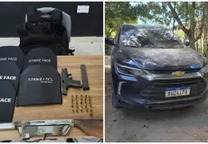 Pistola, submetralhadora e coletes balísticos são encontrados em carro roubado em Porto Seguro