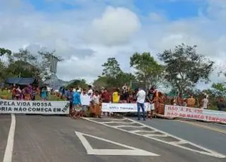 PL 490: indígenas protestam na BR-101 contra projeto que muda demarcação de terras