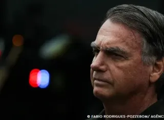 PL suspende atividades partidárias e salário de Bolsonaro