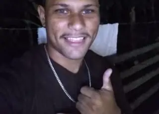 Plantão - Homem é morto a tiros dentro de casa em Itabatã.