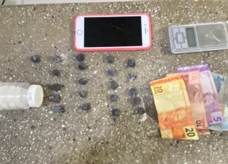 PM apreende adolescente com cocaína durante abordagem em bar de Teixeira de Freitas
