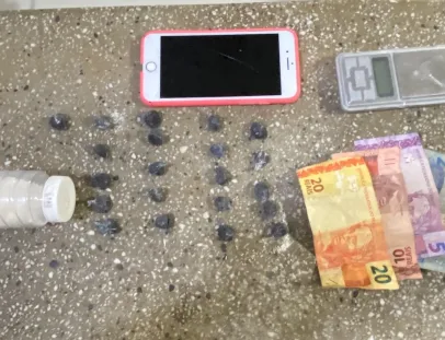 PM apreende adolescente com cocaína durante abordagem em bar de Teixeira de Freitas