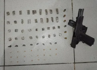 PM apreende arma de fogo e drogas durante operação em Porto Seguro