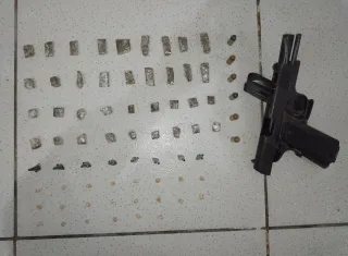 PM apreende arma de fogo e drogas durante operação em Porto Seguro