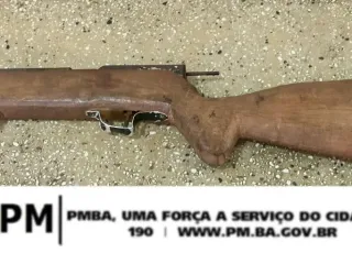 PM apreende arma de fogo em Teixeira de Freitas; homem foi preso