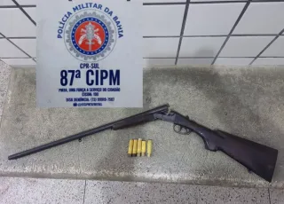 PM apreende arma próximo a Duque de Caxias. Suspeito fugiu