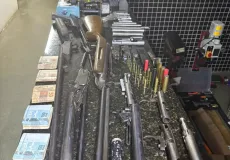 PM apreende armas, munições e equipamentos usados na fabricação clandestina em Itamaraju