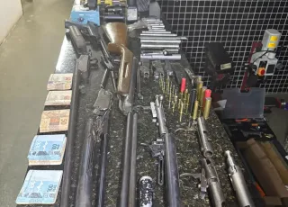 PM apreende armas, munições e equipamentos usados na fabricação clandestina em Itamaraju