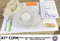 PM apreende crack, cocaína e pasta base de cocaína em Teixeira de Freitas