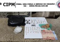 PM apreende crack e maconha em Teixeira de Freitas; suspeito fugiu por uma área de brejo