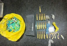 PM apreende drogas, carregador e munições de fuzil em Eunápolis