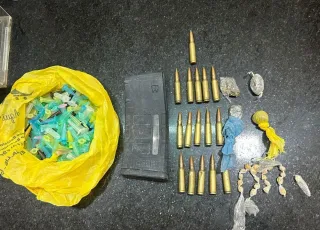 PM apreende drogas, carregador e munições de fuzil em Eunápolis