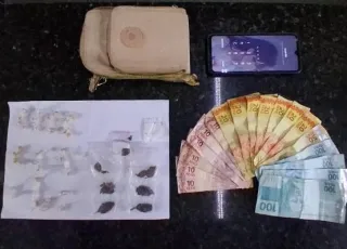 PM apreende drogas e conduz envolvidos após denúncia de tráfico em Prado