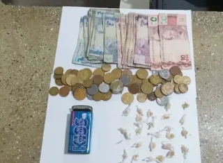 PM apreende drogas e dinheiro no Tancredo Neves, em Teixeira de Freitas