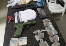 PM apreende drogas e materiais ligados ao tráfico durante ação em Itamaraju