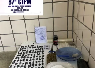 PM apreende mais de meio quilo de cocaína e  maconha em Teixeira de Freitas. Traficantes fugiram