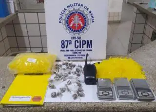 PM apreende mochila com droga deixada por traficante