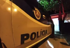 PM apreende moto irregular pilotada por homem sem capacete em Teixeira de Freitas