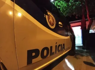 PM apreende moto irregular pilotada por homem sem capacete em Teixeira de Freitas