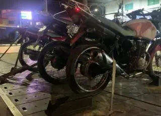 PM apreende motos por uso de kadron em Teixeira de Freitas