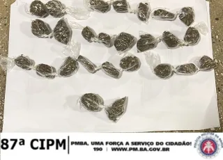 PM apreende papelotes de maconha durante ronda em Teixeira de Freitas