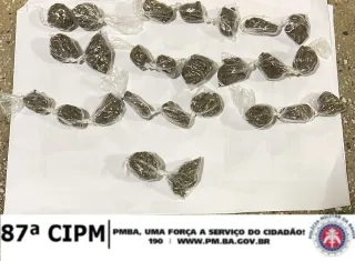 PM apreende papelotes de maconha durante ronda em Teixeira de Freitas