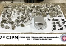PM apreende quase meio quilo de maconha e cocaína em Teixeira de Freitas