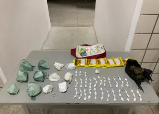 PM apreende quase um quilo de cocaína em Teixeira de Freitas