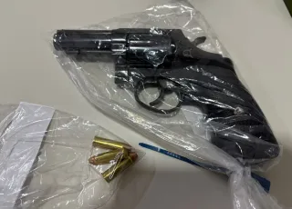 PM conduz homem por porte ilegal de arma de fogo em Itamaraju