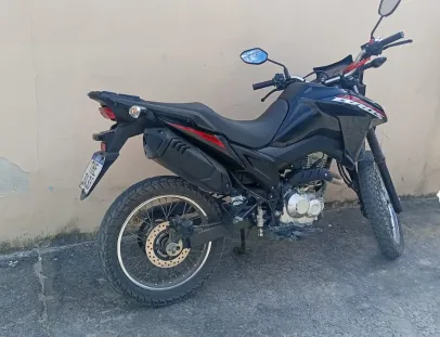 PM cumpre mandado de prisão e recupera motocicleta furtada durante operação em Itabatã