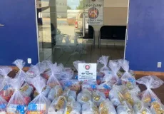 PM entrega 40 cestas básicas para população carente em Nova Viçosa