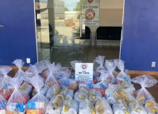 PM entrega 40 cestas básicas para população carente em Nova Viçosa