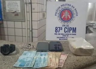 PM prende dois homens que transportavam cerca 1 kg de crack em Teixeira de Freitas