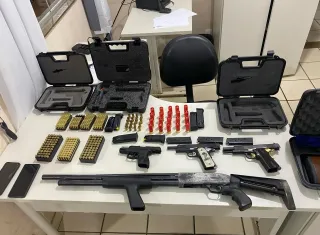 PM prende duas  pessoas e apreende 06 armas de fogo em Nova Viçosa