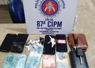 PM prende dupla com droga e quatro celulares em Teixeira de Freitas