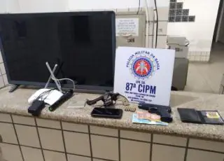 PM prende em Teixeira  bandidos que invadiram Fazenda, amarraram o dono e levaram o carro,  em Itanhém