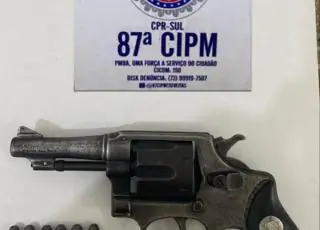 PM prende em Teixeira de Freitas homem com arma de fogo dentro do veículo