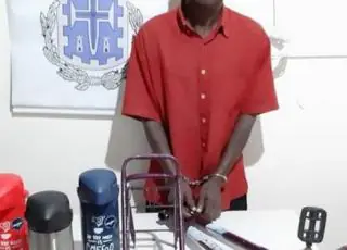 PM prende homem acusado de furto em supermercado de Posto da Mata