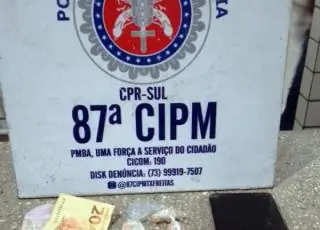 PM prende homem com 47 pedras de crack e suspeito conduzindo moto roubada