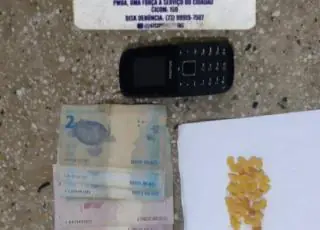 PM prende homem com 60 pedras de crack em Teixeira de Freitas