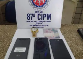 PM prende homem com celular roubado em Teixeira de Freitas