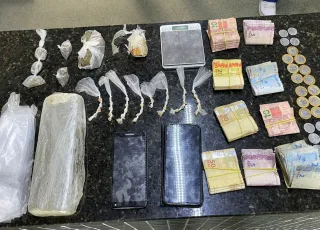 PM prende homem com drogas, arma de fogo e moto adulterada em Itamaraju