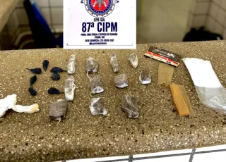 PM prende homem com drogas e material para embalagem em Teixeira de Freitas