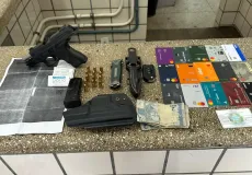PM prende homem com pistola 9mm e 15 cartões bancários em Teixeira de Freitas