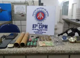 PM prende homem com revólver dentro de carro durante Operação Blitz Todo Dia em Teixeira de Freitas