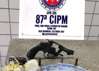 PM prende homem com revólver e cocaína em Teixeira de Freitas
